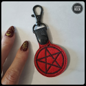 red pentagram - porte-clés